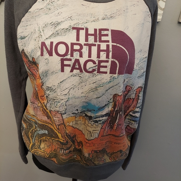 The North Face Sweater Size Medium - Picture 2 of 2